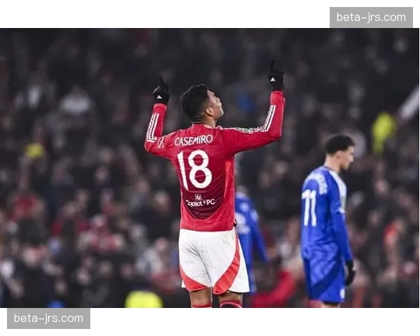 曼联后腰区域成对手走廊 卡塞米罗覆盖下滑致防线频繁失位